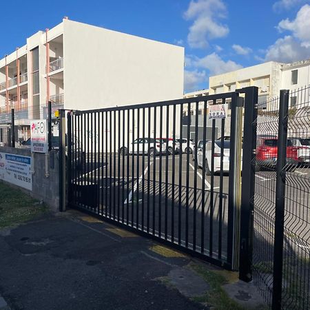 Rare ! Spacieux T3 En Roof-Top Au Barachois - 2 Ch Climatisees - 6 Couchages - Proche Aeroport - Parking Prive Saint-Denis Esterno foto