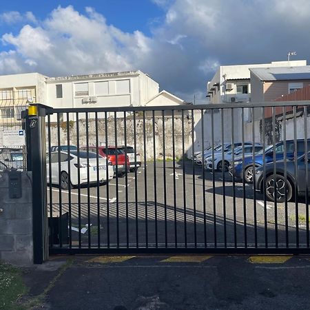 Rare ! Spacieux T3 En Roof-Top Au Barachois - 2 Ch Climatisees - 6 Couchages - Proche Aeroport - Parking Prive Saint-Denis Esterno foto